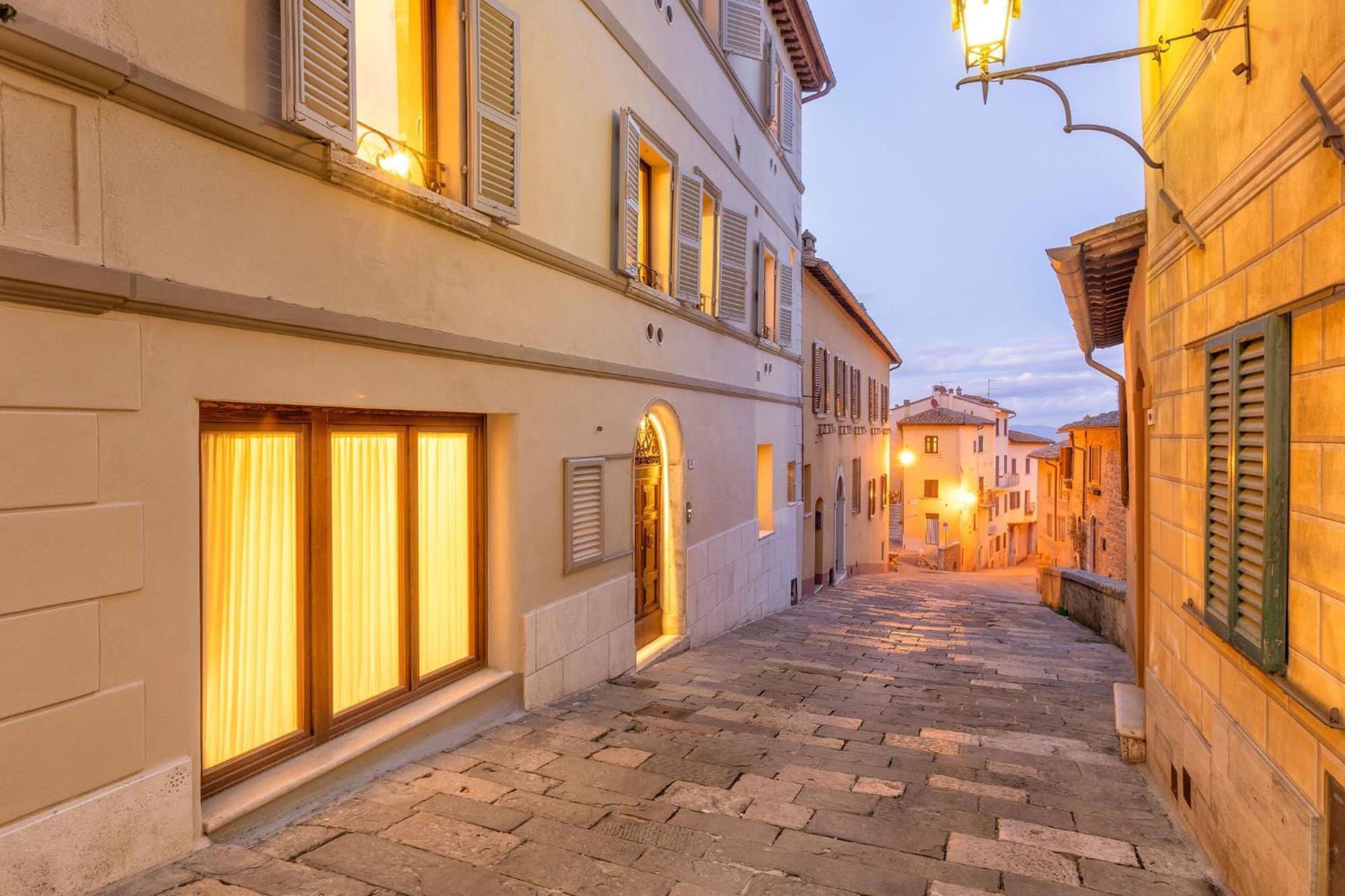 Palazzo Falcinelli Luxury Room In Montepulciano Center With Air Conditioning And Elevator Екстер'єр фото